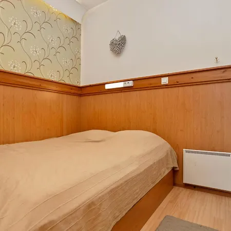 בית נופש Snowflake B 24 By Interhome